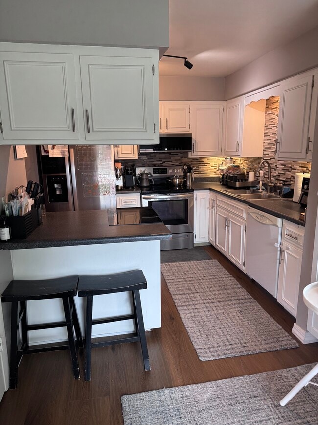 Kitchen - 2924 Coho St