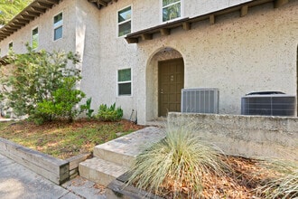 Building Photo - 400 William Hilton Pky