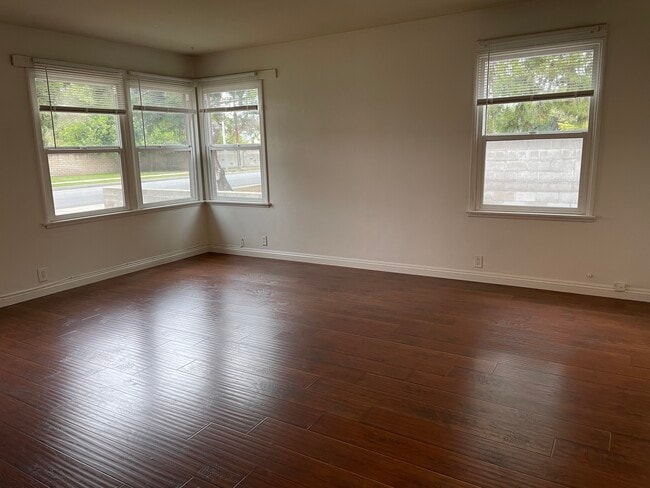 Living room - 1620 S 2nd Ave