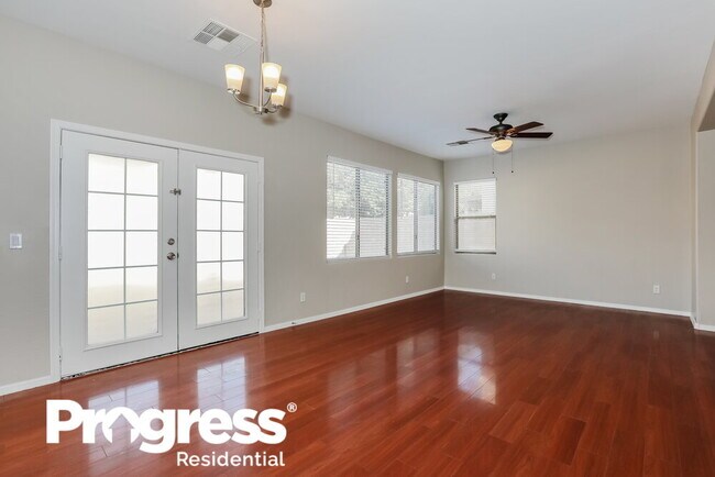 Building Photo - 4516 E Los Alamos St