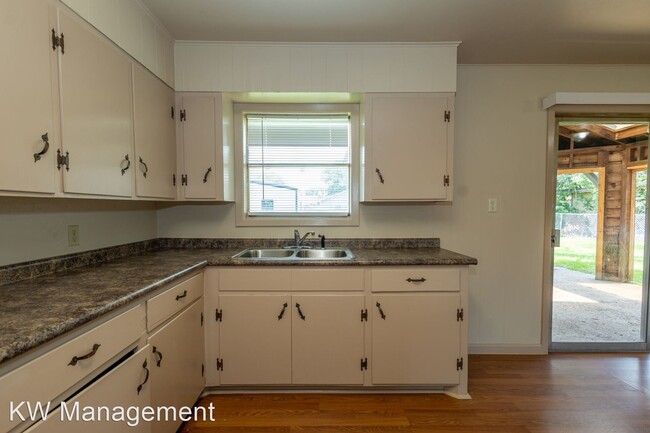 Building Photo - 3 br, 2 bath House - 2705 California Ave.