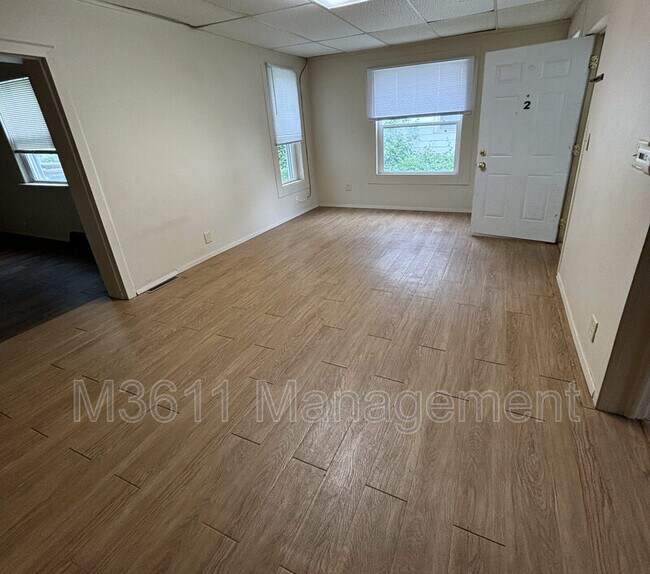 Foto del edificio - 5628 Logan Ave