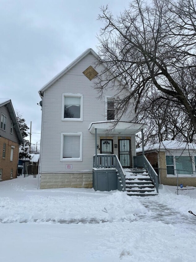Building Photo - 10902 S Edbrooke Ave