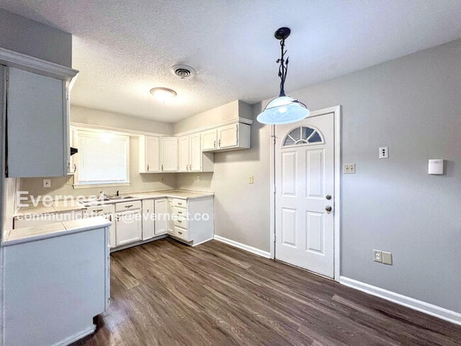 Building Photo - 5728 Choctaw Dr
