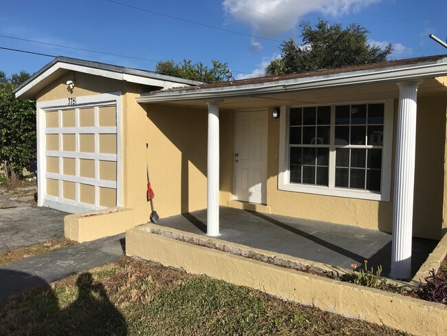 Photo - Large 3-1 house