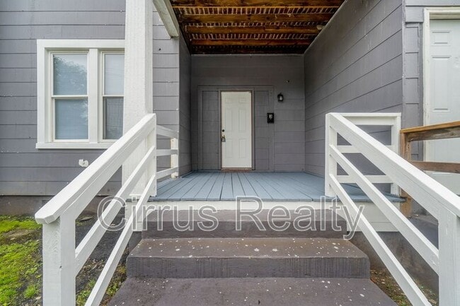 Building Photo - 301 Cedar St