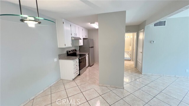 Building Photo - 5460 White Oak Ave