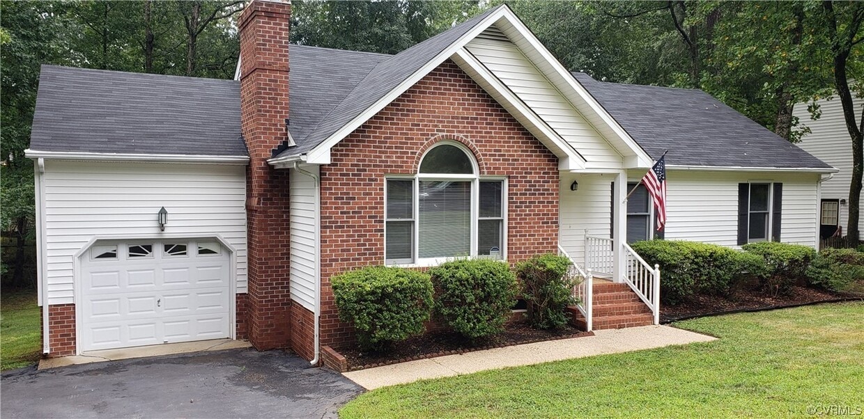 Foto principal - 7631 Kentucky Derby Dr