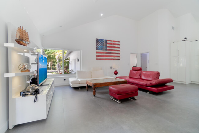 Building Photo - 1220 Parkside Ave
