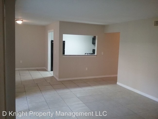 Building Photo - 4021 Versailles Dr