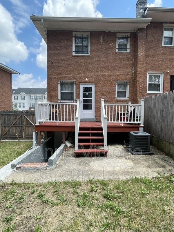 Building Photo - 821 Maury Ave