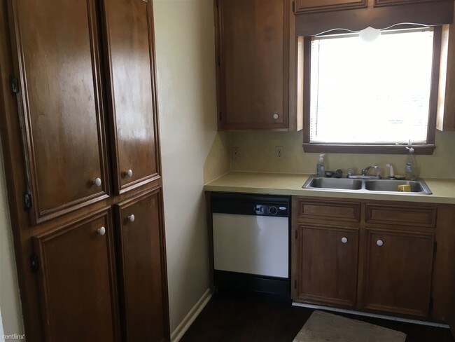 Building Photo - 3 br, 1.5 bath House - 600 Peyton St 600 P...