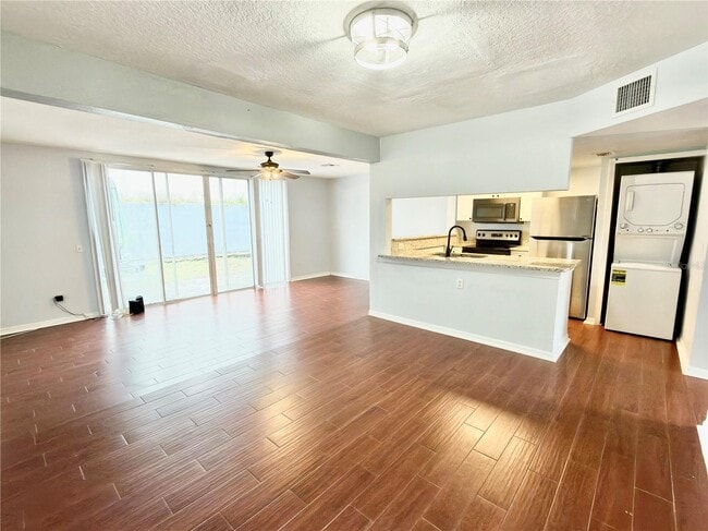 Building Photo - 150 Coco Plum Dr