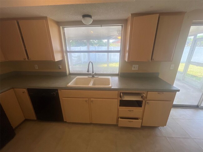 Foto del edificio - 6646 Albemarle Pkwy