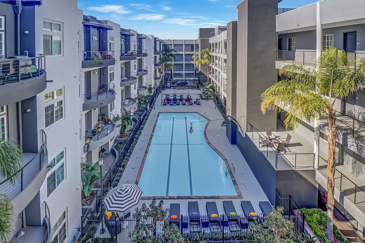 Axis 2300 Apartments - Axis 2300 Apartments