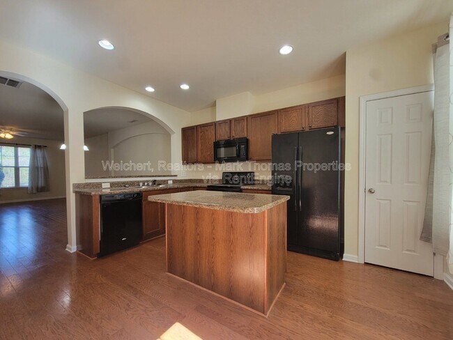 Building Photo - 100 Stratford Lakes Dr