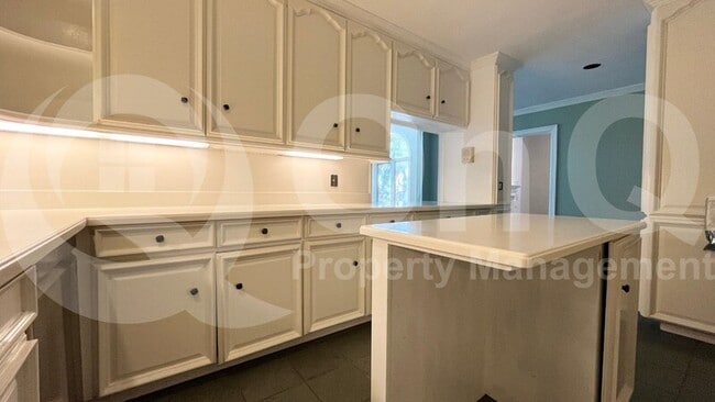 Building Photo - 2315 Englishoak Dr