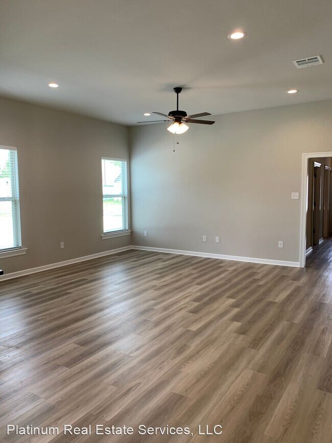 Building Photo - 4 br, 2 bath House - 561 Whispering Waters...