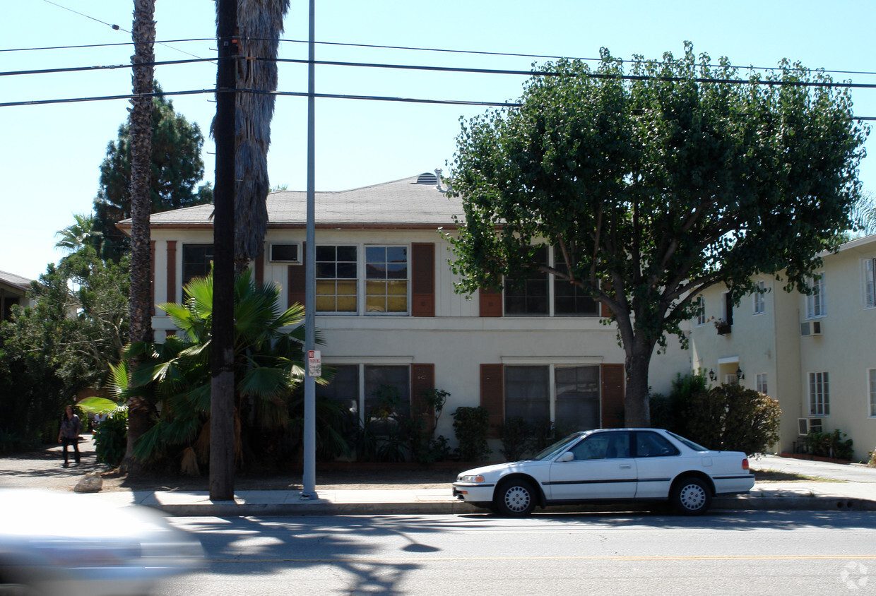 Building Photo - 12536 Oxnard St
