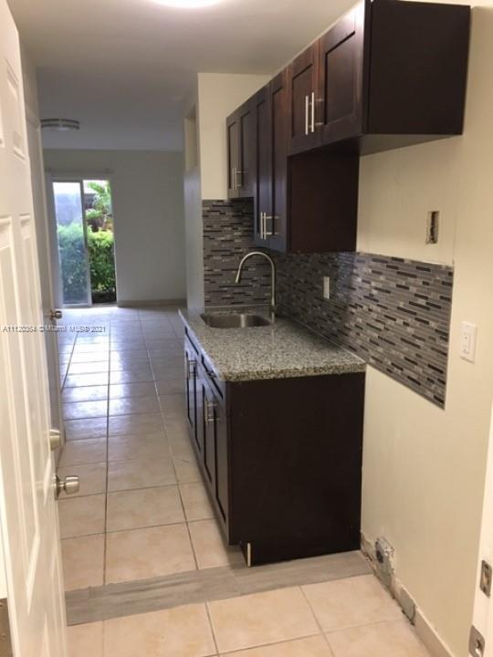 Building Photo - 2630 Riverland Dr