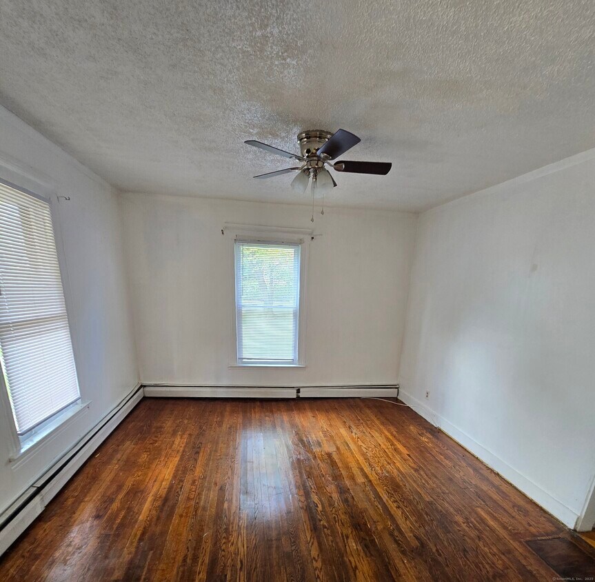 Foto del edificio - 6 E Raymond St