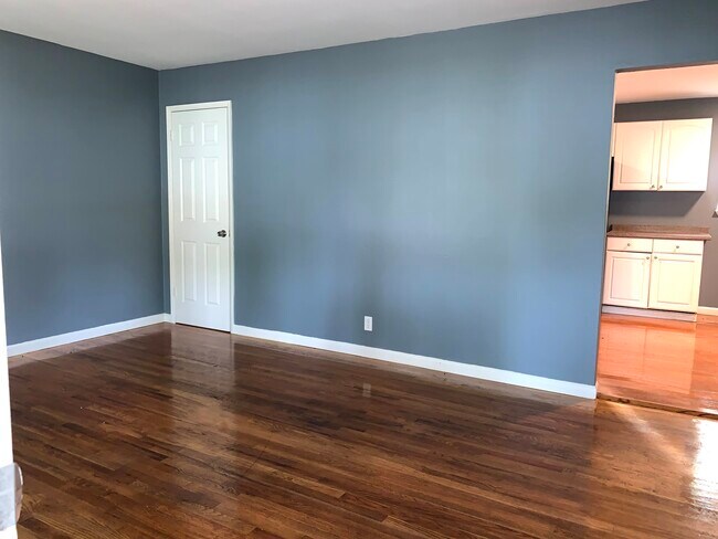 Building Photo - 505 Chele Dr