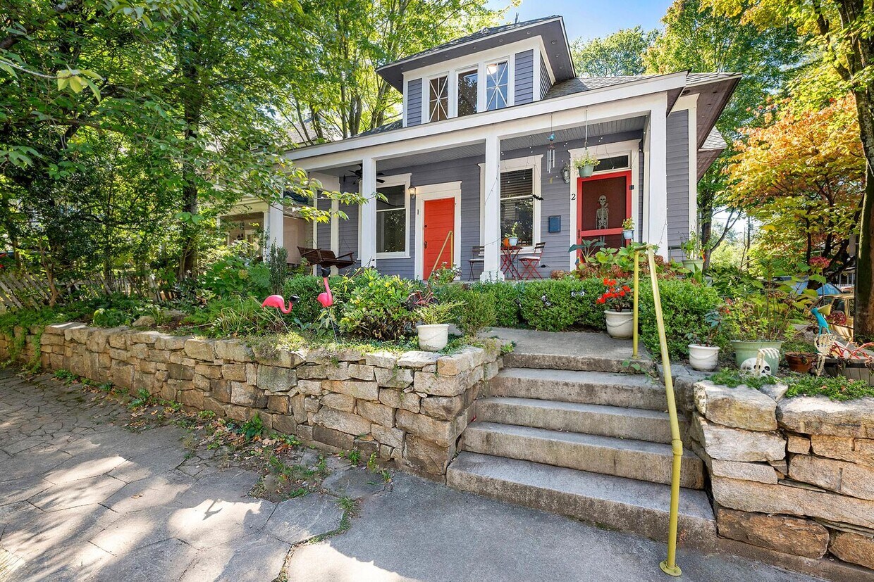 Primary Photo - 391 Woodward Ave SE