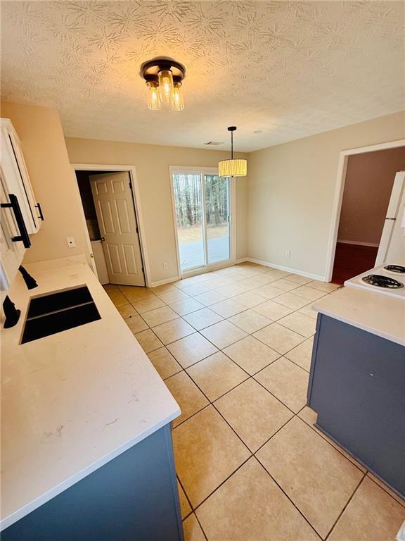 Building Photo - 325 Dreamland Ct