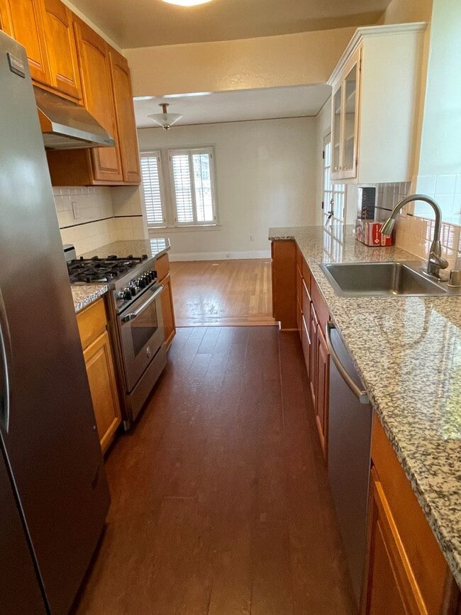 Building Photo - BEAUTIFUL LAND PARK HOME!!
