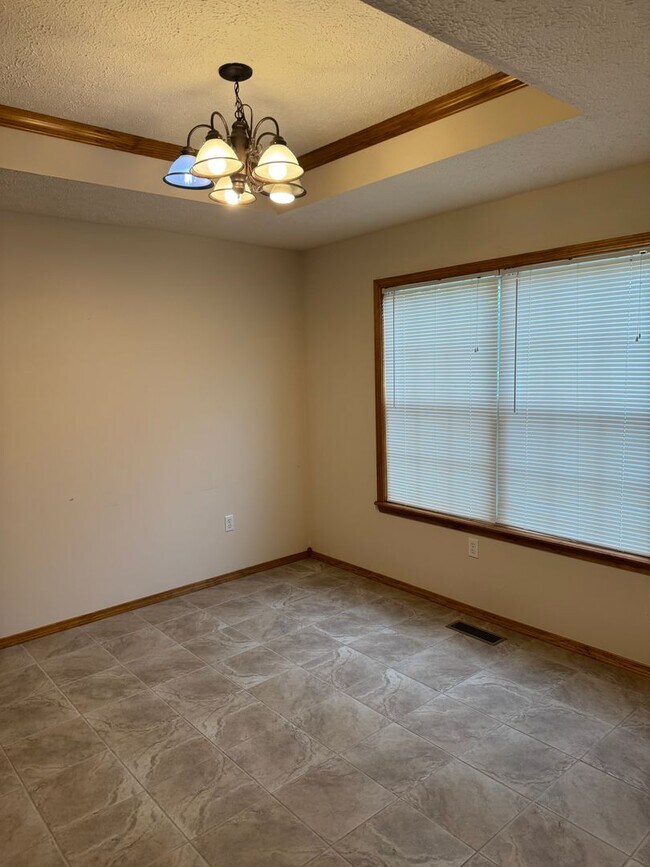 Foto del edificio - BEAUTIFUL 3 bedroom | 2 bathroom | 3 Car G...