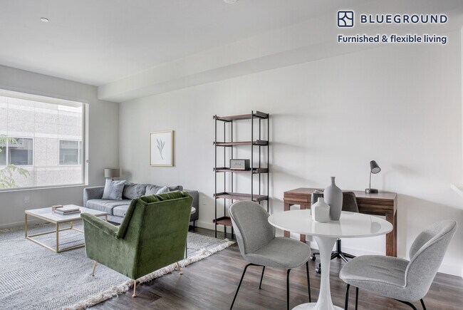 Foto del edificio - 2435 S Sepulveda Blvd