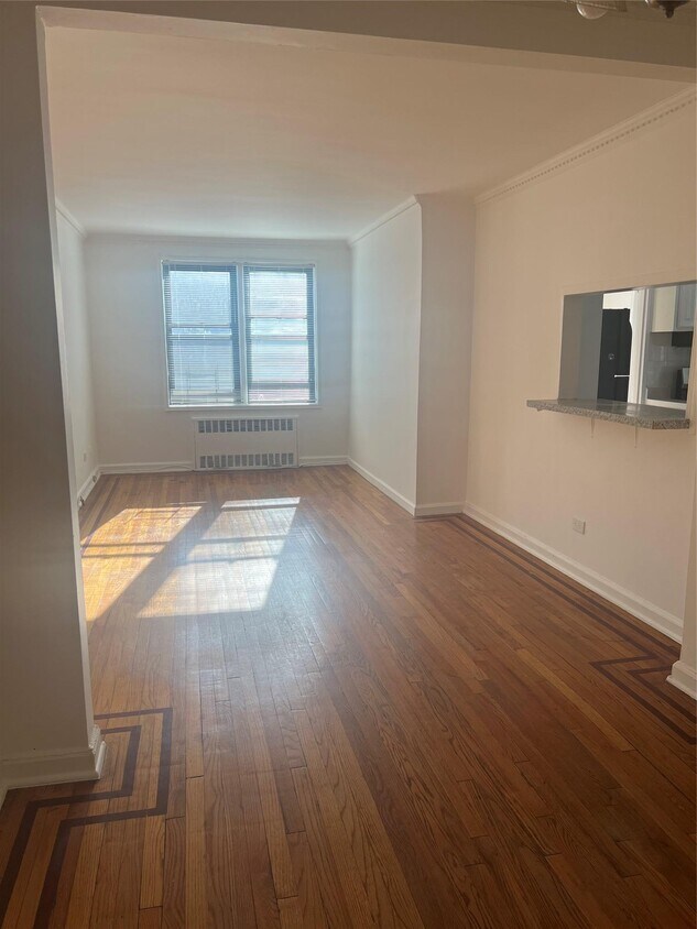 Primary Photo - 37-27 86th St
