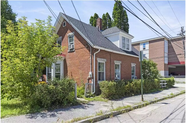 Building Photo - 219 Oak St