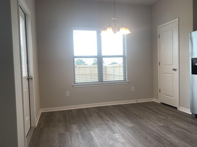 Building Photo - 7518 Tabletop Ln
