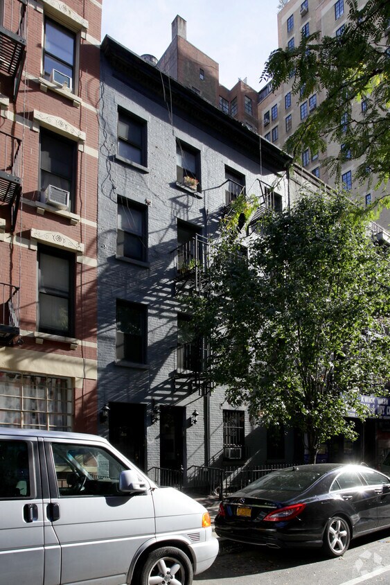 Building Photo - 213 W 16th St