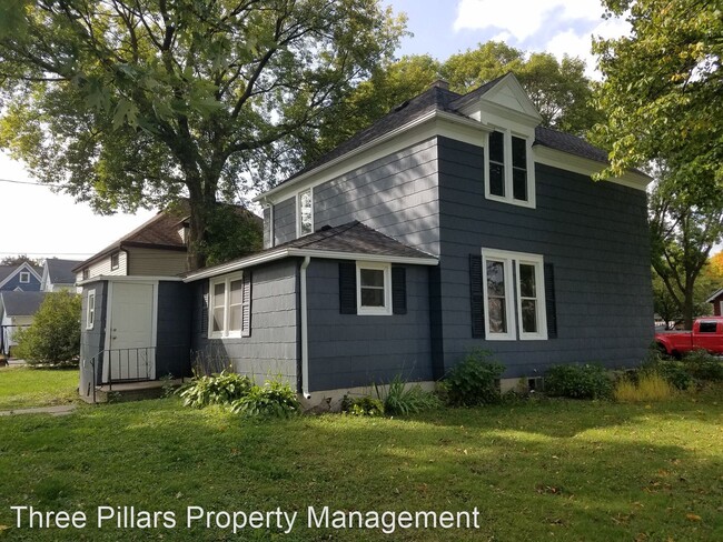 Building Photo - 3 br, 1 bath House - 217 1st St. SE
