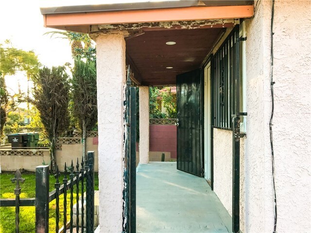Building Photo - 3841 W 110th St