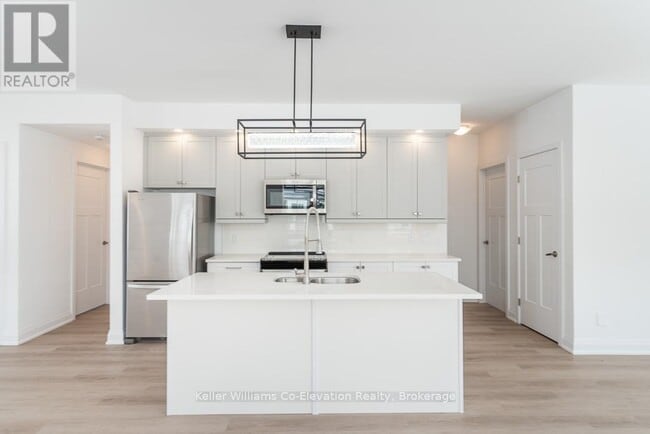 Building Photo - 4 Danielle Cres