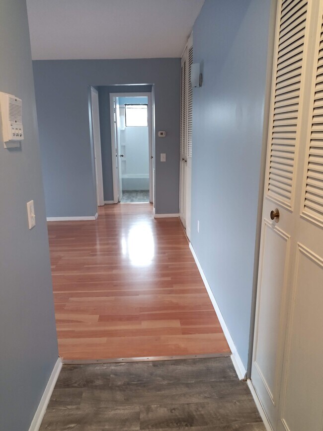 Hallway - 10 Shrewsbury Green Dr