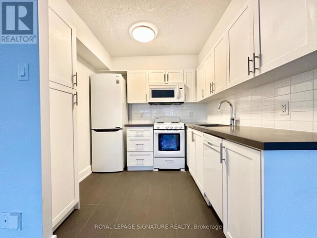 Building Photo - 33 Isabella St