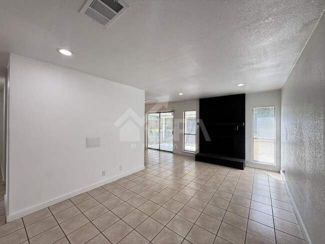 Building Photo - 827 Blue Astor Dr