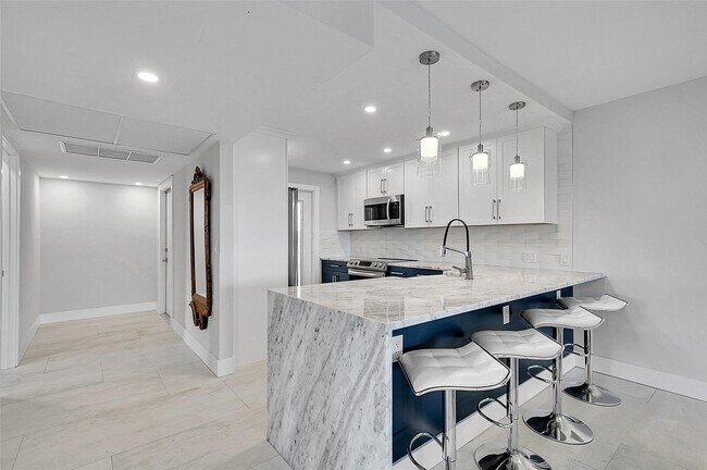 Building Photo - 3051 N Course Dr