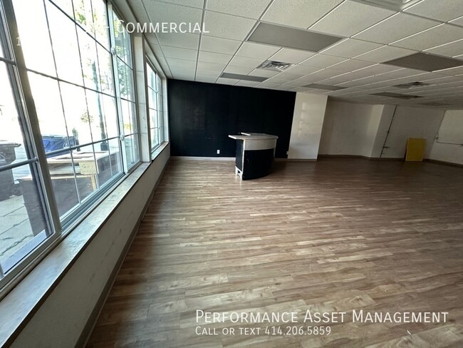 Building Photo - Downtown racine commercial space steps fro...