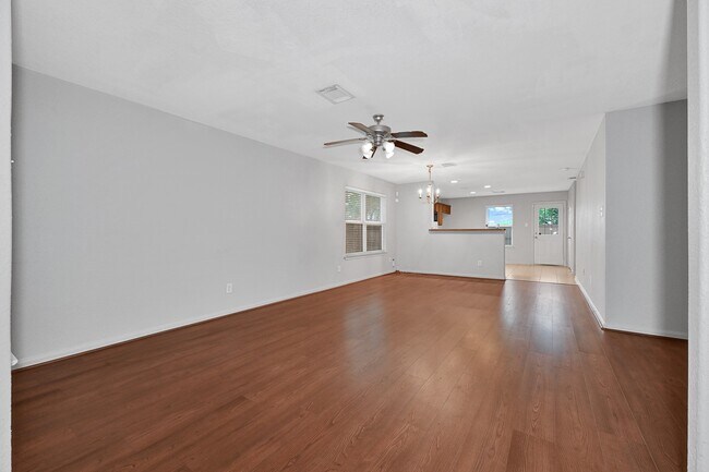 Foto del edificio - 702 Heatherton Hill Ln
