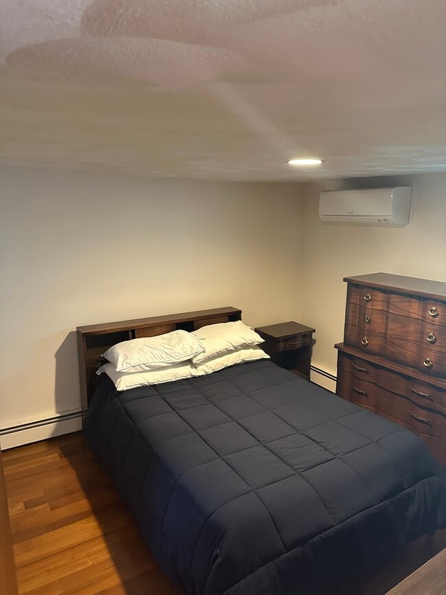 Bedroom - 22 Crestwood Rd