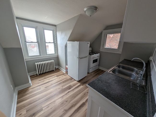 Foto del edificio - 13 W Bellecrest Ave