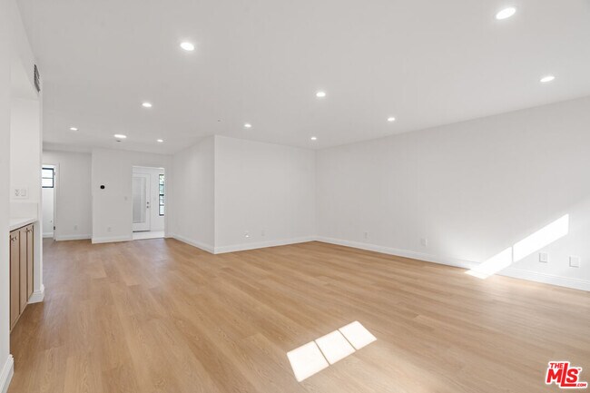 Foto del edificio - 2541 Stoner Ave