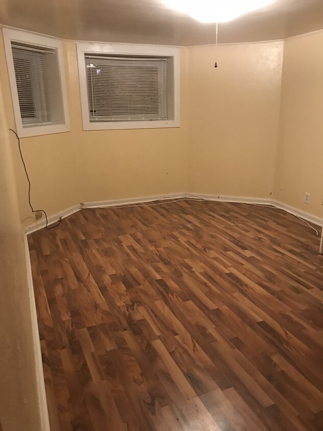 Studio - 3617 W Wrightwood Ave