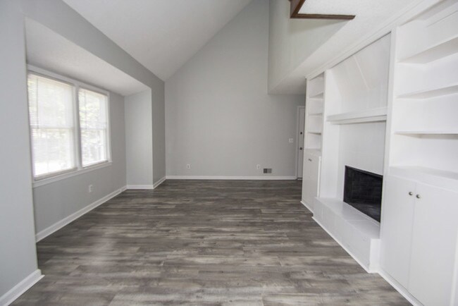 Building Photo - 107 Lordship Ln