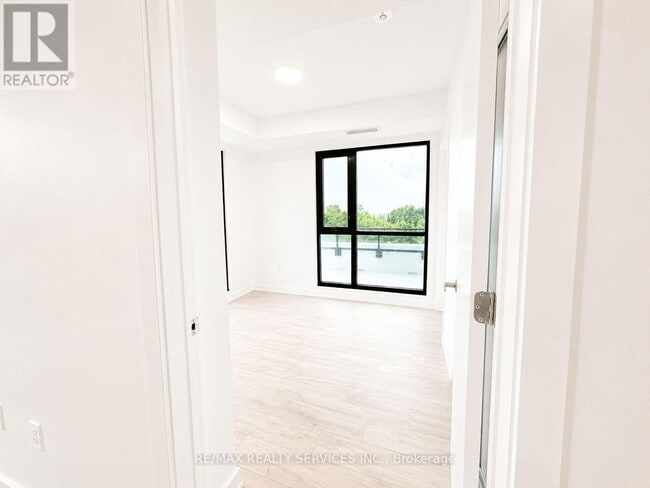 Building Photo - 740 Whitlock Ave